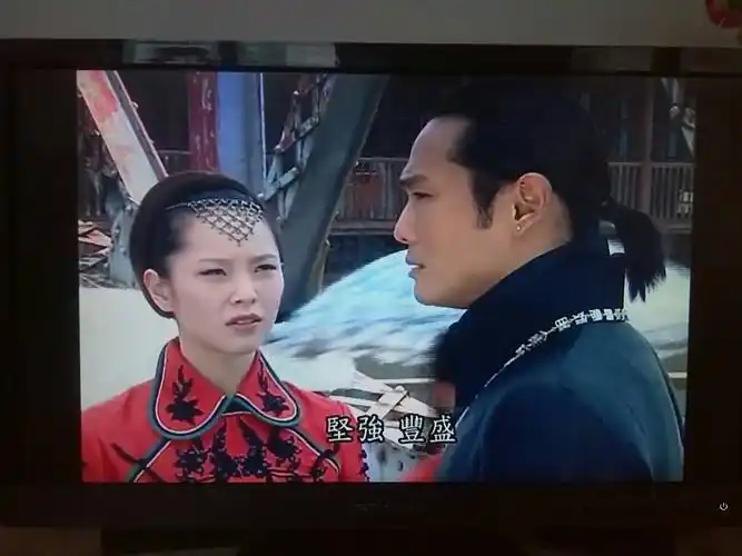 电视剧第8号当铺,左边的女的叫什么