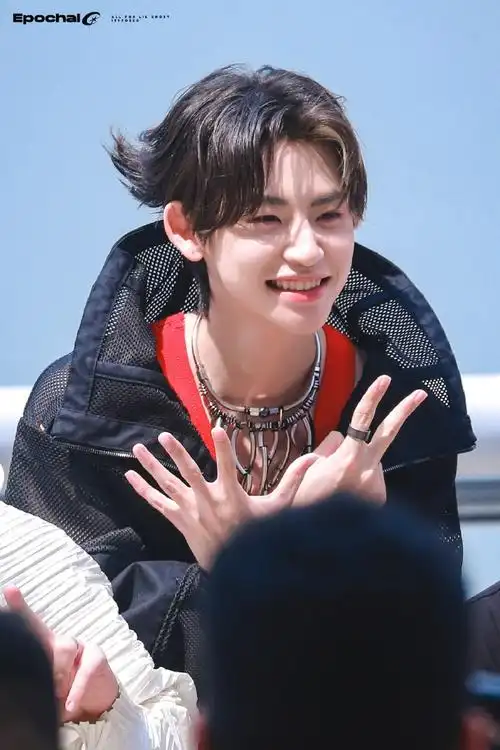 小鬼王琳凯0520生日快乐