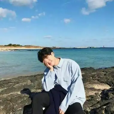 帅气男生头像简约文艺范小清新