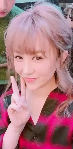 有种"整容"叫马丽接回长发,穿修身服秀曲线,清纯似20岁少女