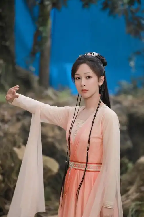 杨紫白漂亮十二宫格剧照##杨紫沉香如屑白漂亮剧照