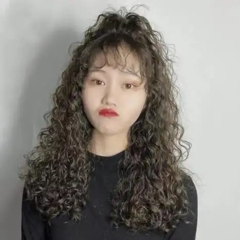 女生全烫小卷爆炸发型图片