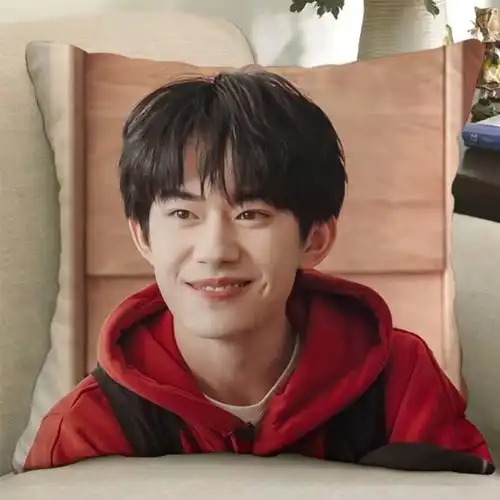 易烊千玺抱枕定制明星周边应援玩偶靠垫公仔送人礼物沙发睡觉女生