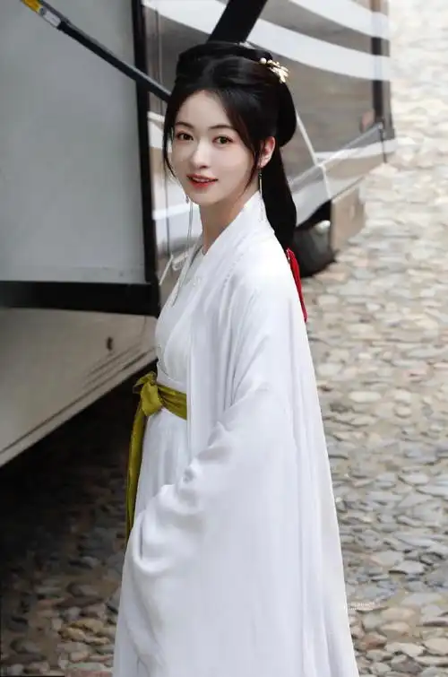 吴谨言墨雨云间