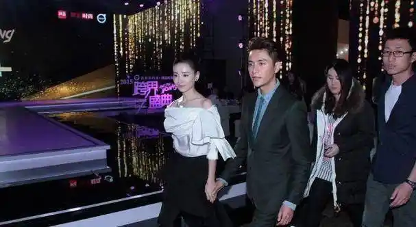 董洁,陈坤手牵手出席活动,这次恋情坐实了吧?网友:终于等到了