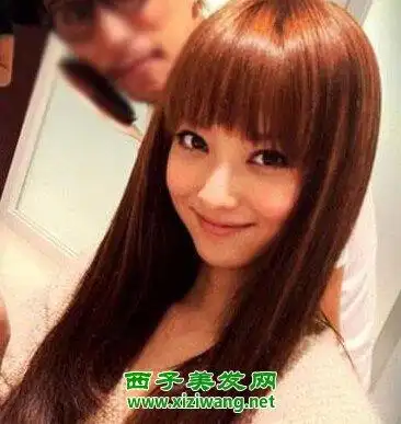 女生巧克力栗子色头发图片