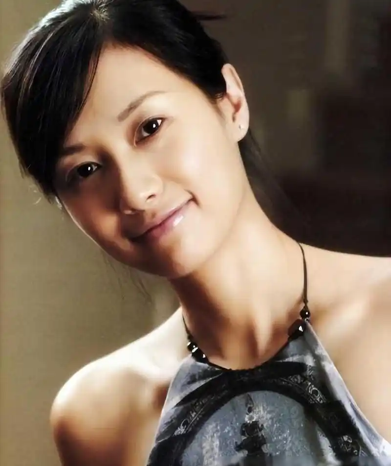 女演员徐静蕾:关系王朔,与成龙接吻,现今只追求恋爱