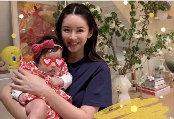 陈赫妻子晒美照不料却被家里的布置抢镜看完后真是开眼界了