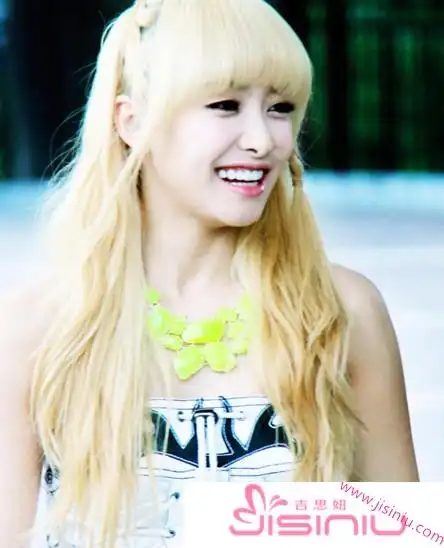 金发魅惑眼妆尽显迷人魅力宋茜