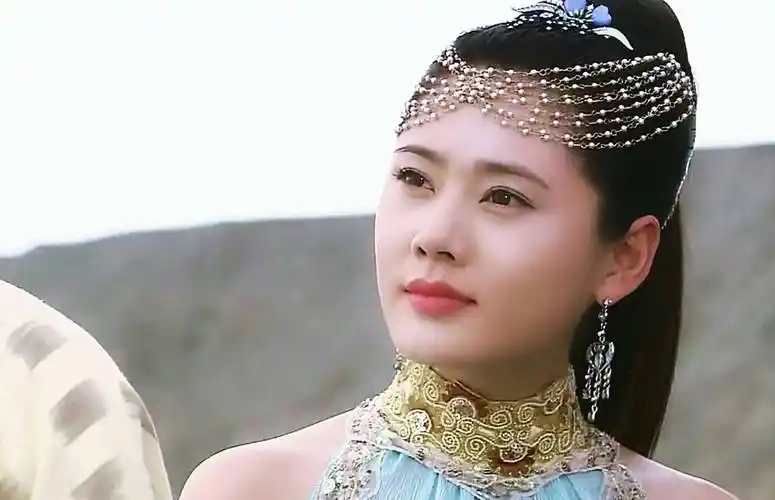 秋瓷炫成名秘史,拍过动作片,曝过不雅照,最终是如何洗白的?