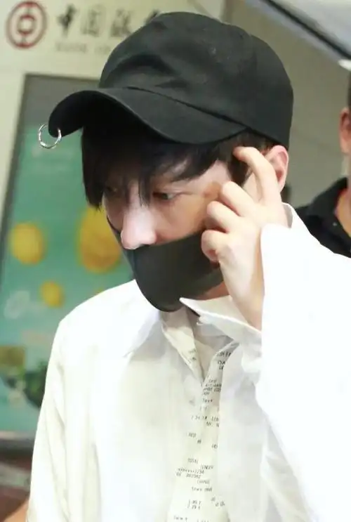 男明星的素颜也不高级张艺兴不化妆的脸蛋看着真挺普通的