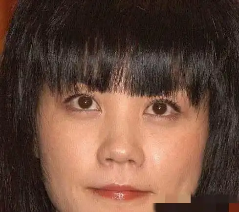 王菲素颜照曝光,为何王菲的脸总在变?