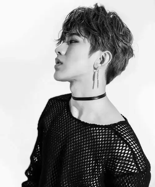 蔡徐坤迷人帅气照片1080x1920分辨率查看