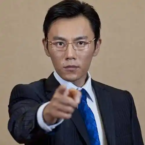 这履历在国内当红男演员里也是少有的.