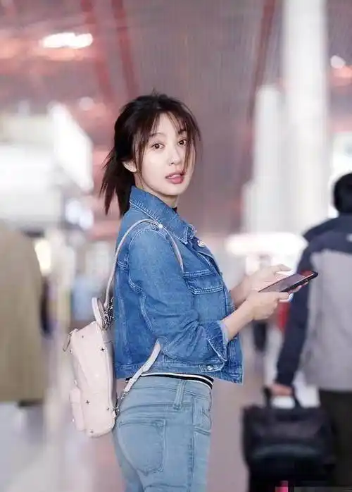 李菲儿腰又细了,穿的衣服是不是很好看?_什么_女生_电视剧