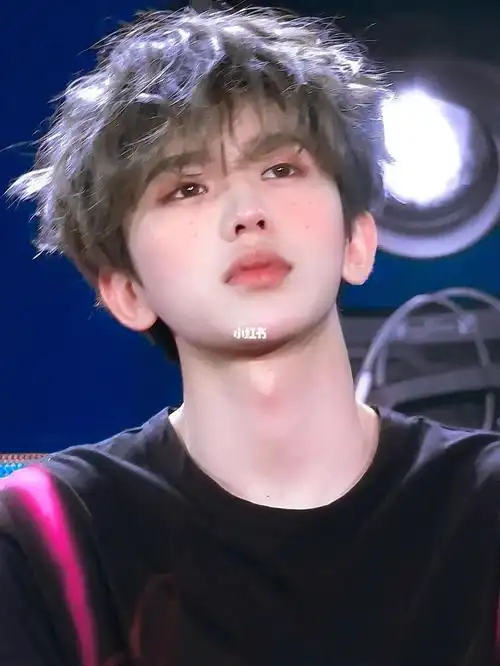 腮红雀斑妆蔡徐坤