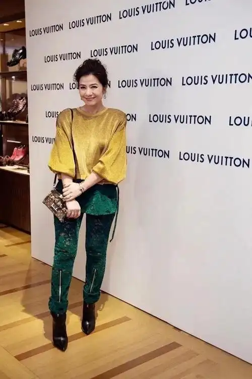 关之琳钟楚红差距明显一个优雅老去超自然一个极力扮嫩显拘谨