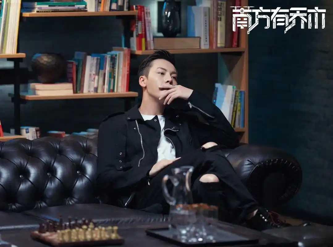 昨晚,陈伟霆发文告别时樾:"感谢有你,后会有期,我是时樾也是陈伟霆.