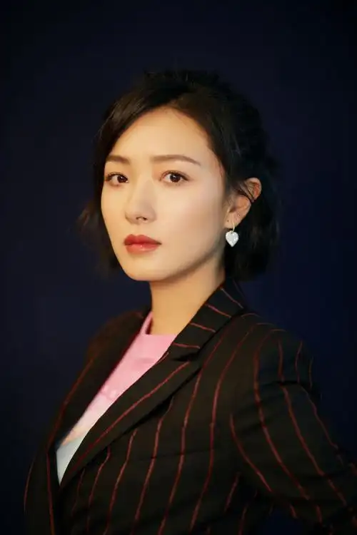 万茜性感时尚魅力写真图片