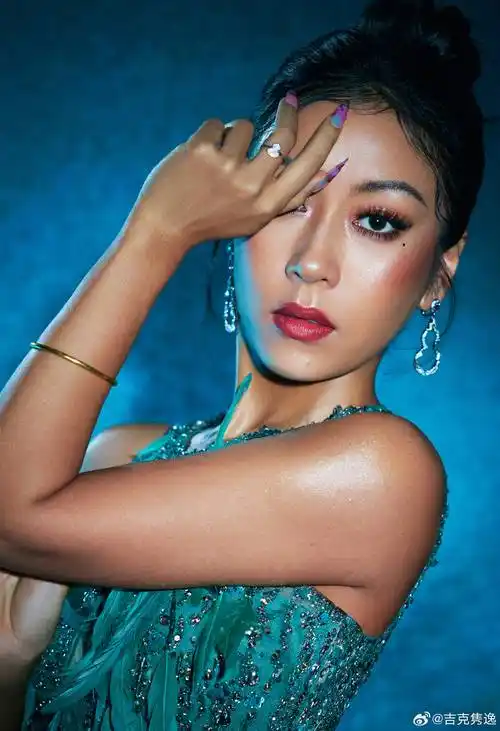 粉底刷太白?吉克隽逸霸气回应:黑的白的姐都很美