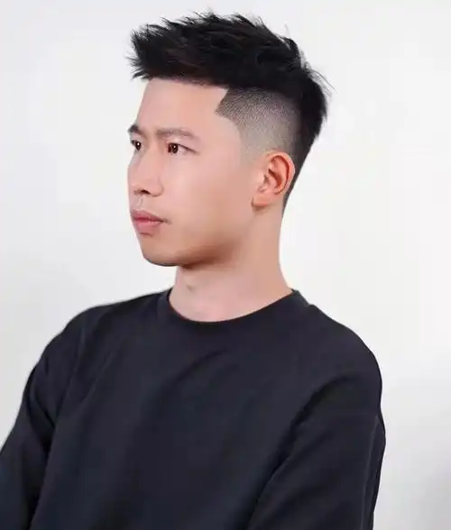 干净帅气的前刺小飞机短发