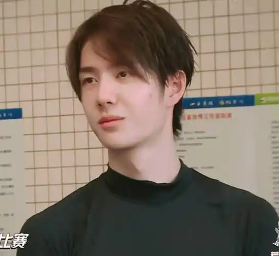 王一博素颜太惊艳,刚泳完泳皮肤吹弹可破,网友羡慕:年轻就是好_时候