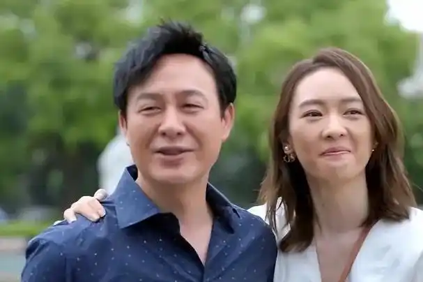 剧中人物的感情线也逐渐有了结果,顾清俞(童瑶饰)和施源(冯绍峰饰)