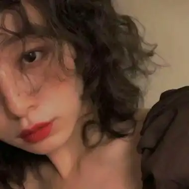 卷发女生头像高清卷发女生一个人头像套图