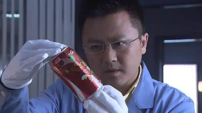 现场铁证:无意间喝瓶可乐,都能被警察抓起来,真相让人不战而栗