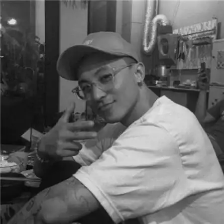 社会带纹身男生qq头像黑白图片