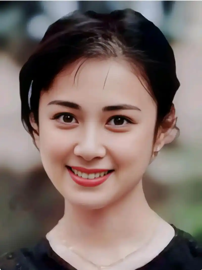 傅艺伟年轻时青春靓丽,许多人都惊叹于她的颜值,超凡脱俗,令人难以