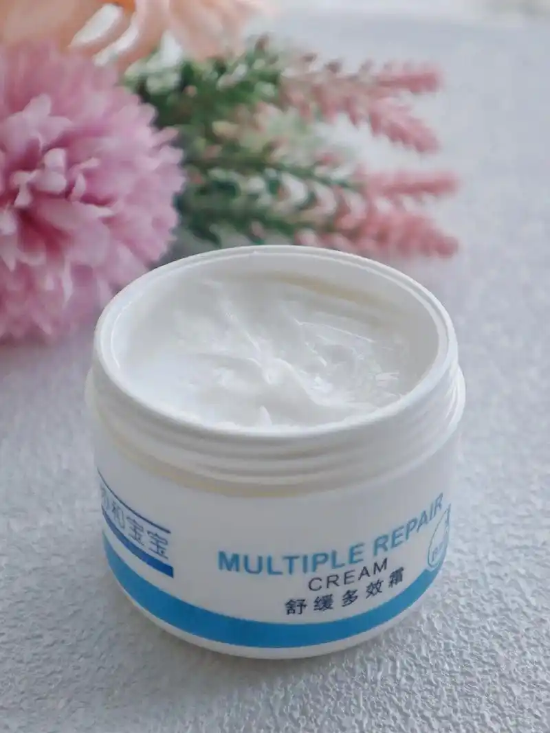 打开婴儿面霜的正确涂抹方式