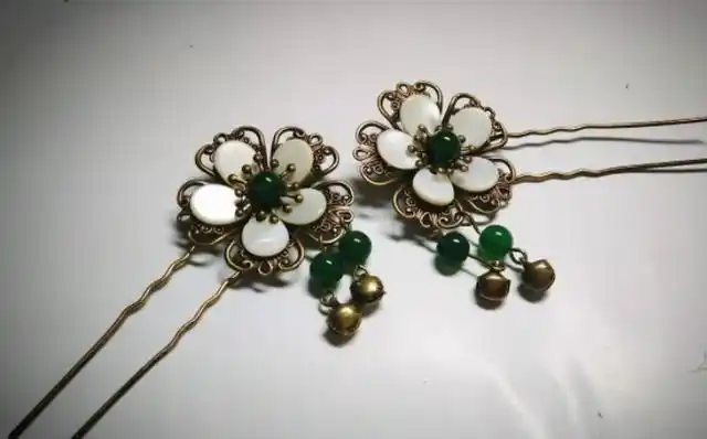 汉代贵族与平民之间的服饰有很大差异,贵族服饰有哪些特点?