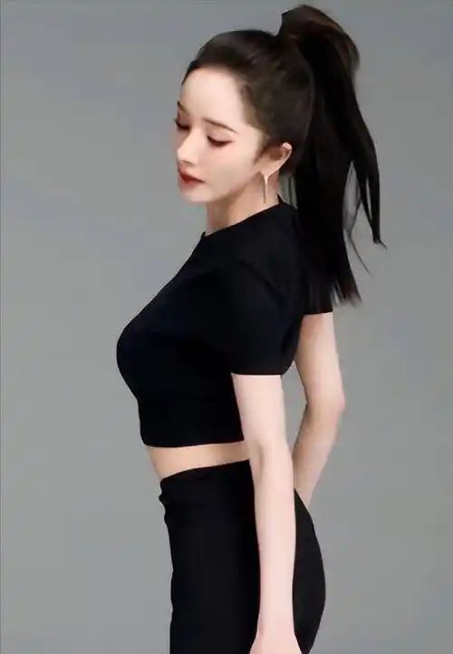 她的身高,体重,三围等数据都曾被媒体曝光,而她的穿搭和形象也成为了