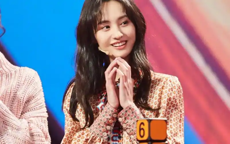 【郑爽直通春晚】女中豪杰郑爽学武术,走麻豆步,参与魔术表演_哔哩