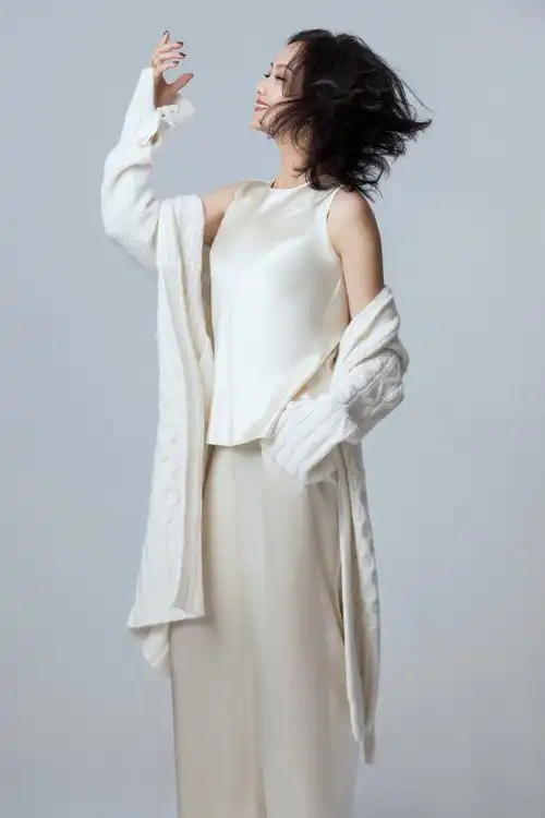 妈妈你真好看:难怪能养出明星女儿,妈妈们的穿搭一点都不输闺女