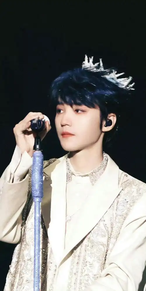 不住想要分享一些美神王俊凯的绝美神图给大家欣赏一下@tfboys-王俊凯