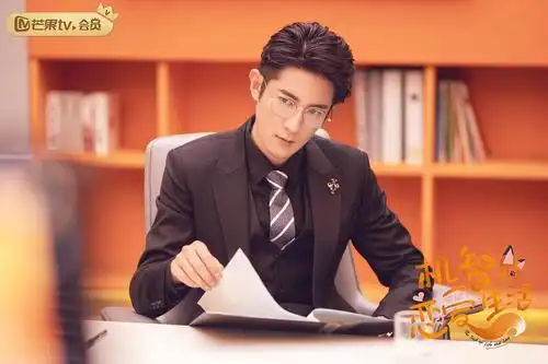 请和金丝框眼镜锁死吧季肖冰