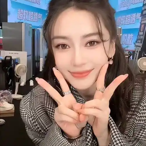 35岁杨颖参加香港政界典礼,副主任身份被公开,这波操作太秀了!