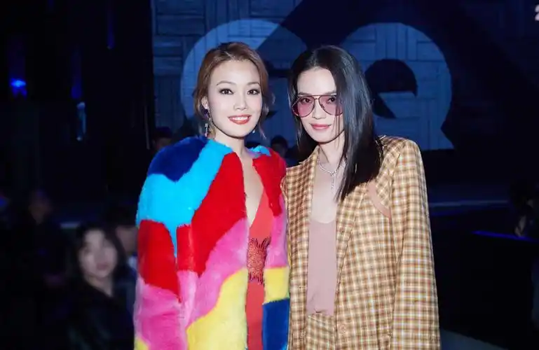 容祖儿宅在家中依然保持早睡早起的习惯还亲自做美食