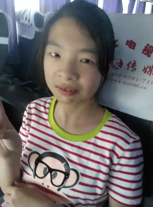 今年13岁 长得特别难看 连我爸也说我长得丑 自己先天就傻 性格内向