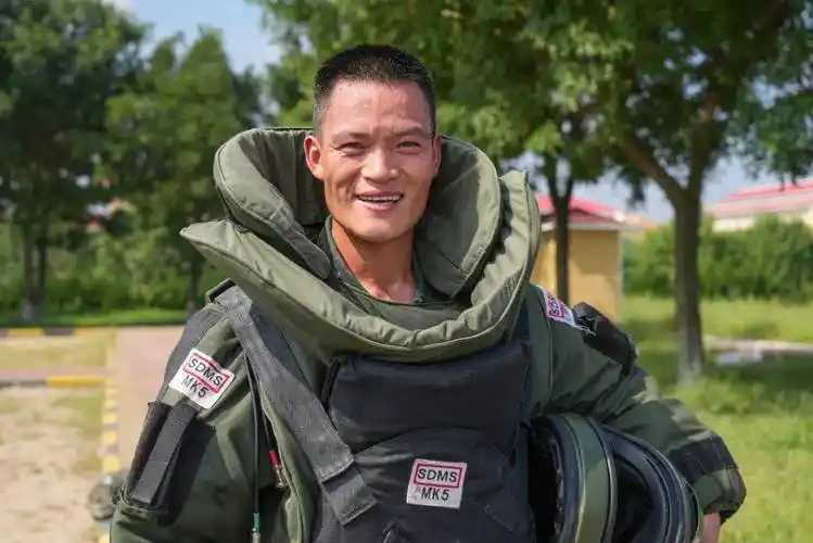 特别奉献100张军人笑脸图喜迎国庆祝福祖国