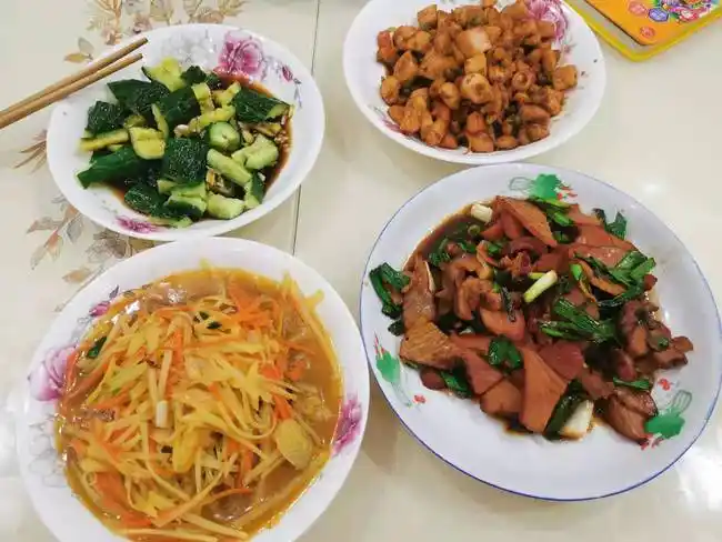 分享一家4口的家常晚餐,4个菜成本只要30元,网友:太贤惠了