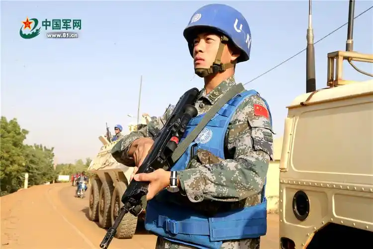 24小时待命!中国蓝盔荷枪实弹应对潜在安全威胁