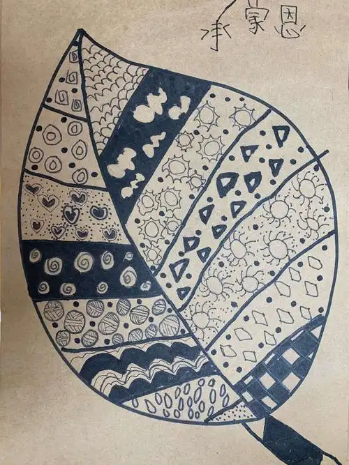 2019秋季班儿童画创意《线描落叶》点评