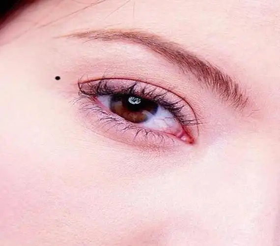 这几颗桃花痣把桃花劫变成了桃花运,阿弥陀佛!