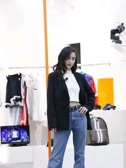 不吹不黑杨颖内搭外穿个性有范儿普通人真心穿不了