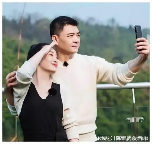 王新军两任妻子都是女强人,唐静被分手,秦海璐被宠着喂饭