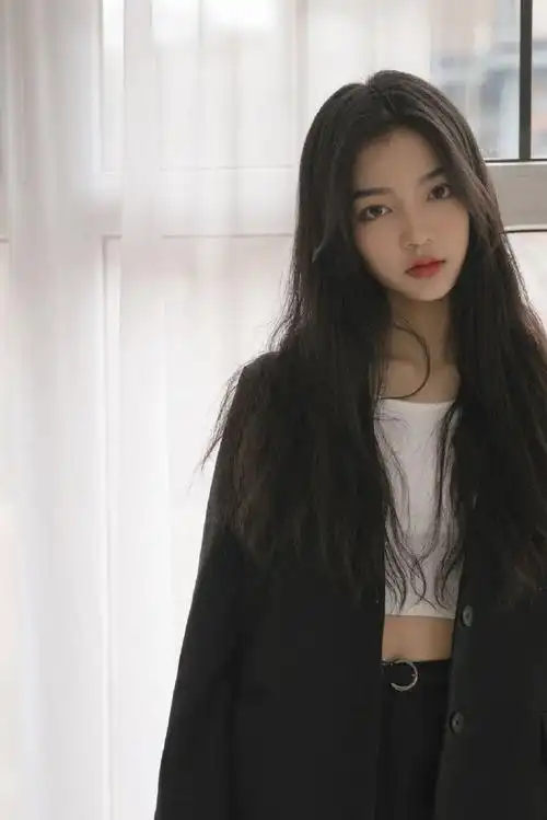 高冷气质女神迷人养眼眼神撩人写真图片