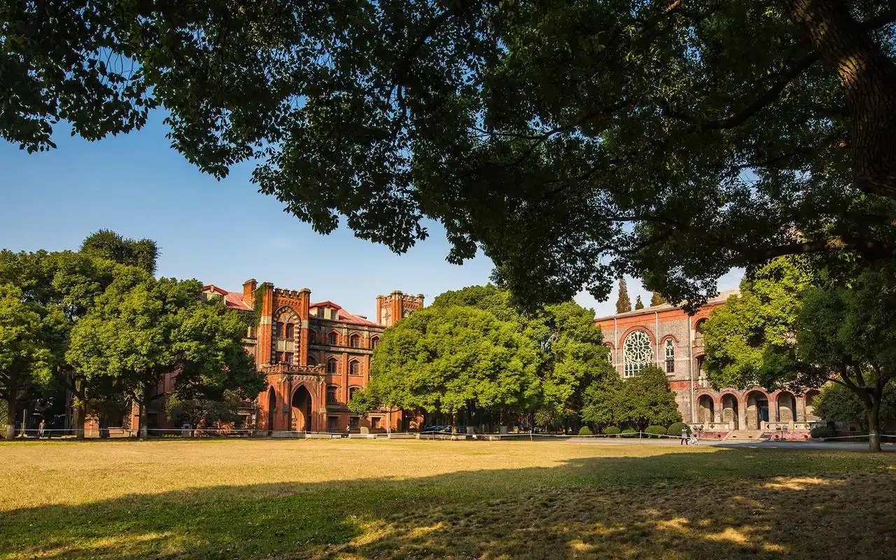 午后的大学校园唯美摄影高清壁纸